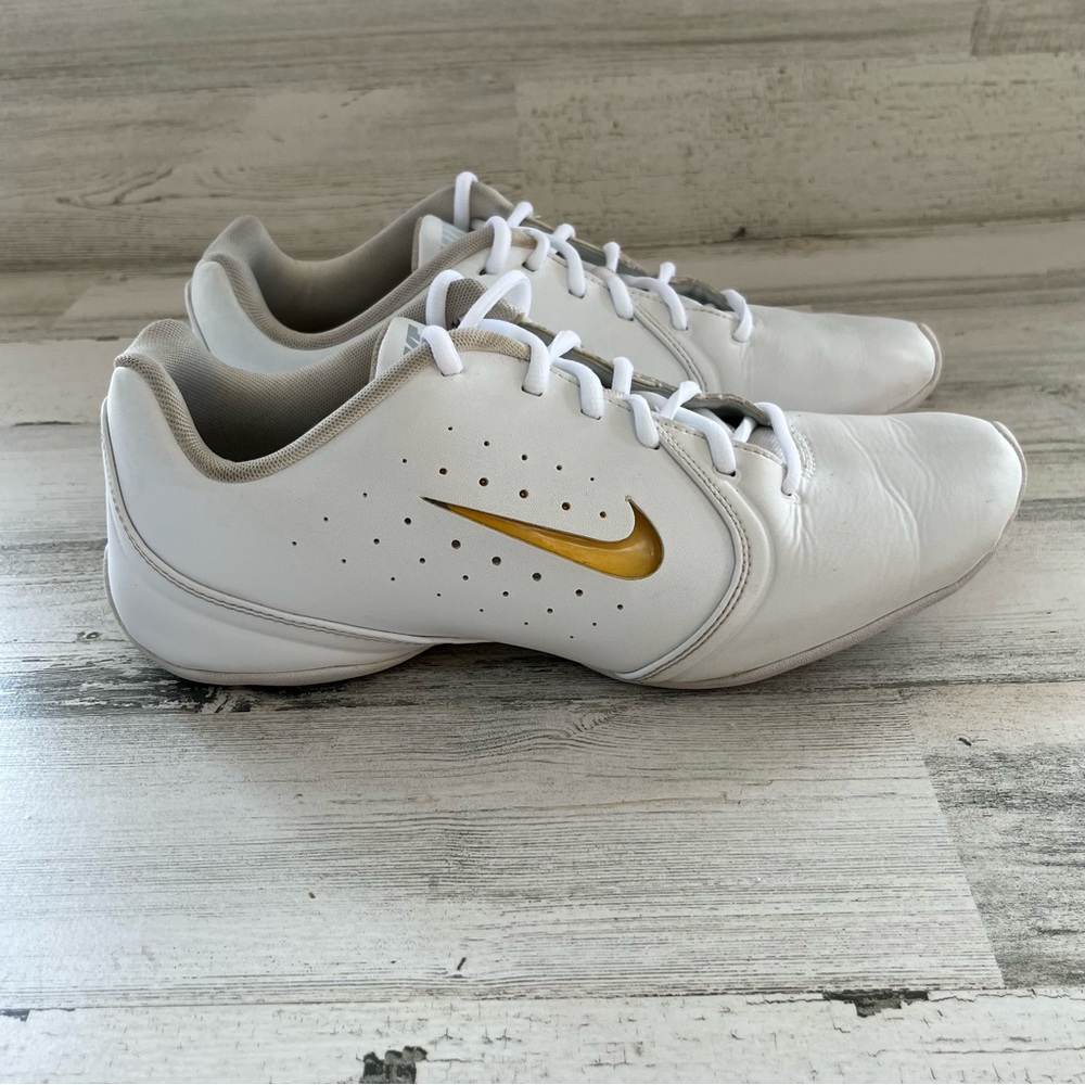 Nike Women’s Sport Lace up Cheer Shoes Size 10.5 Man Made Materials - Picture 1 of 9